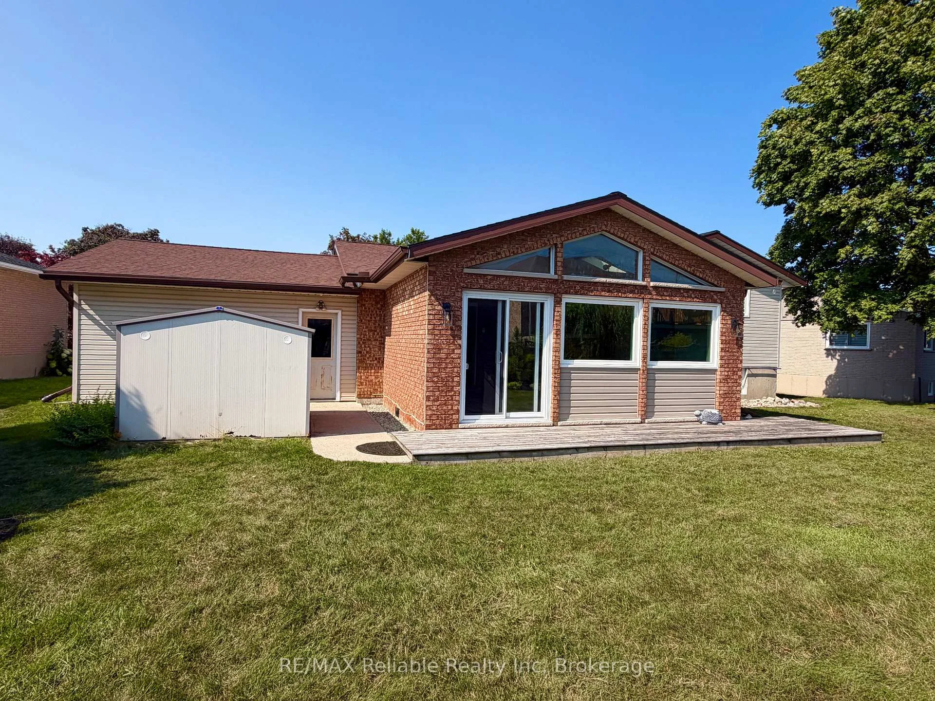 Photo 44 of 17 Suncoast Drive W, Goderich, Goderich (Town) — HOMEH