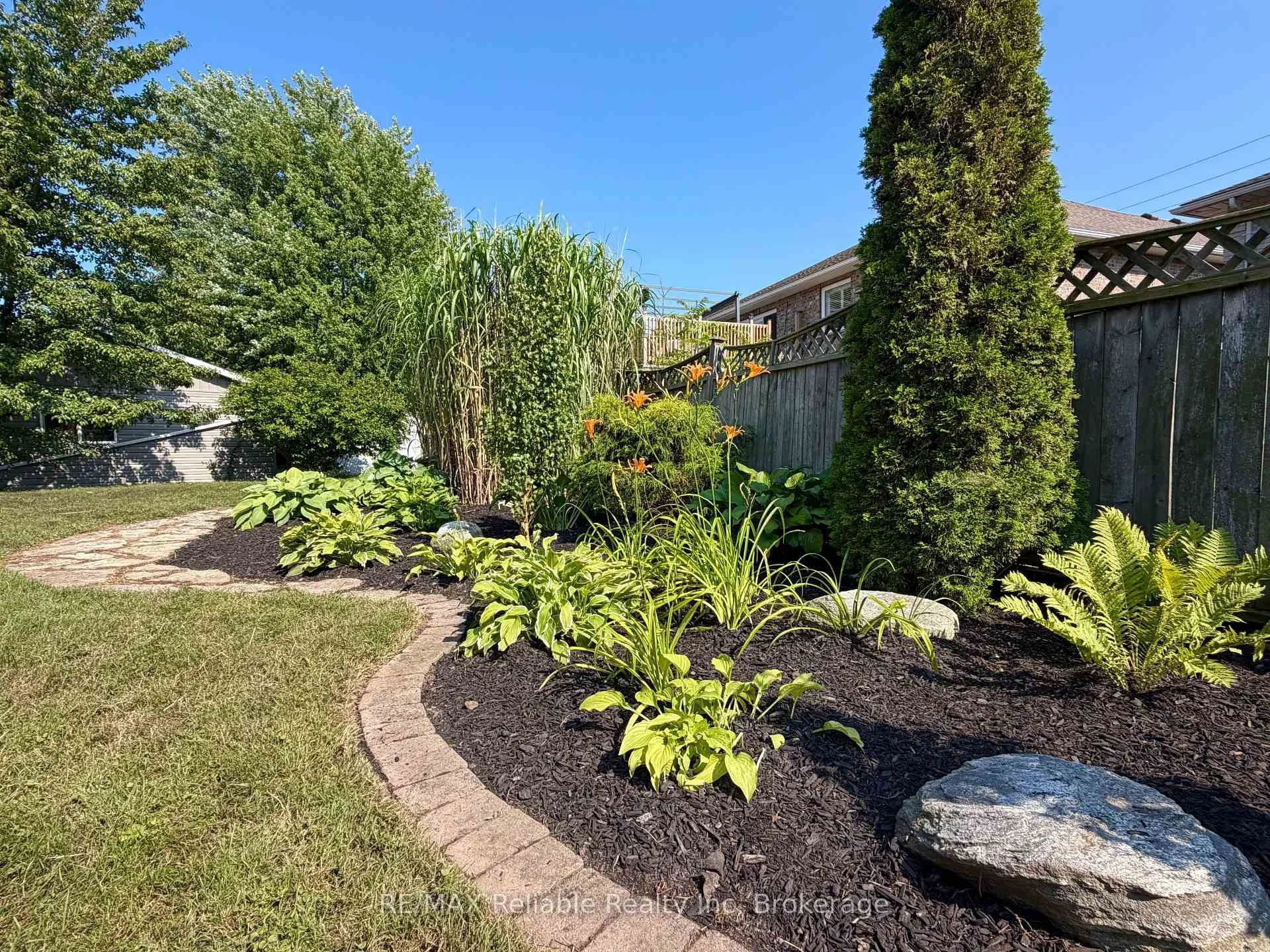 Photo 50 of 17 Suncoast Drive W, Goderich, Goderich (Town) — HOMEH