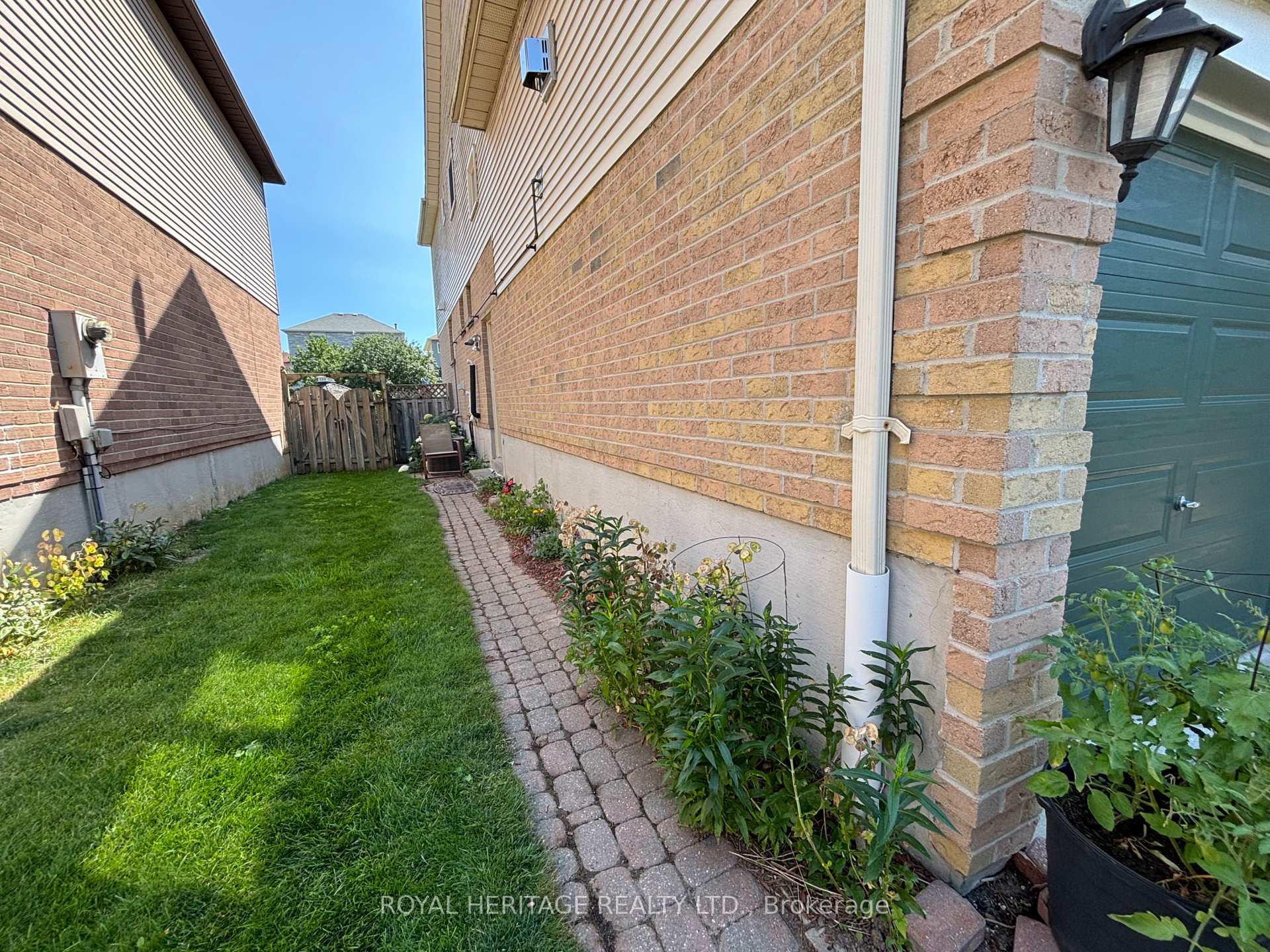 Photo 3 of 9 Dowers Drive, Ajax, Central — HOMEH