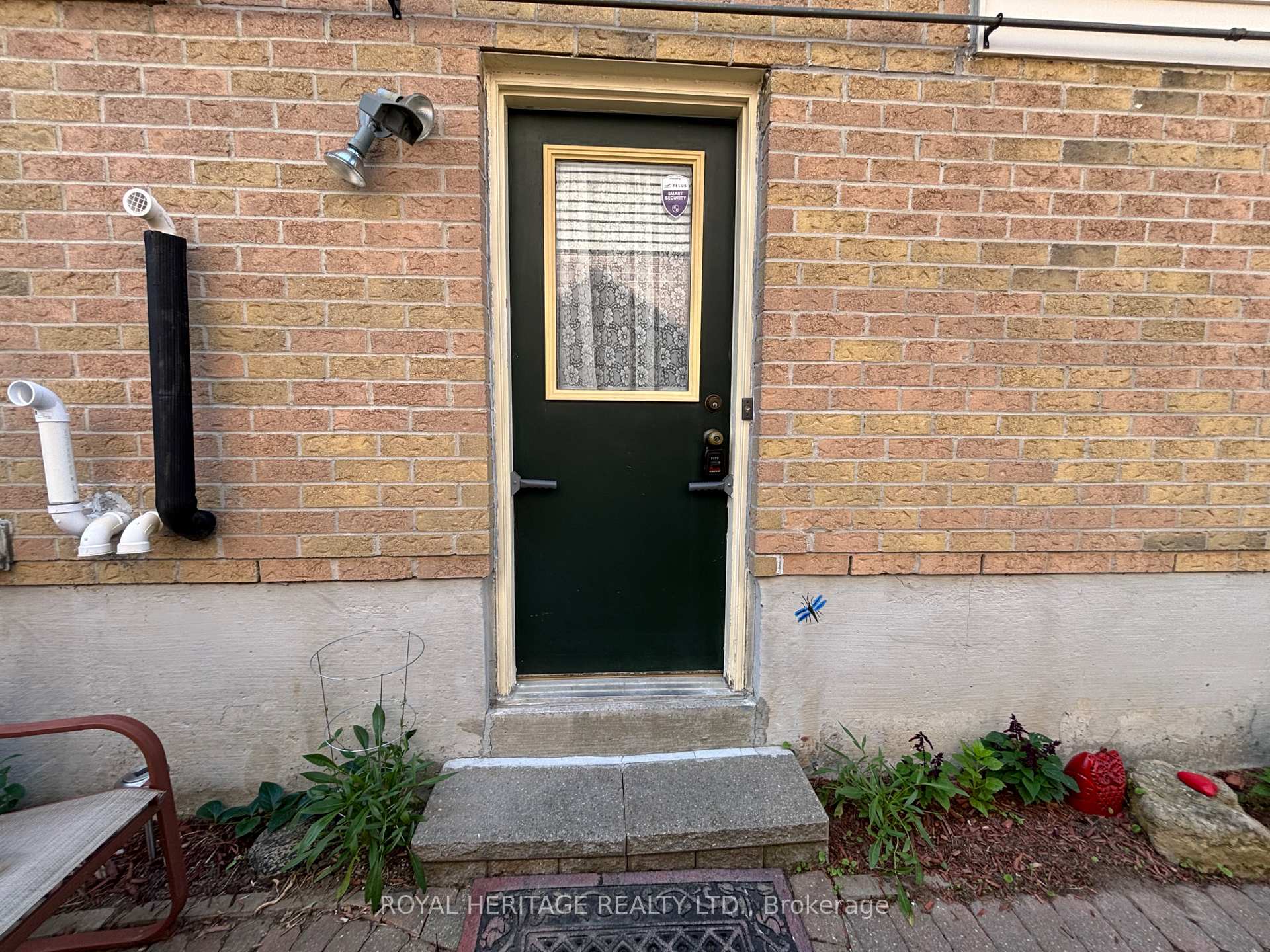 Photo 4 of 9 Dowers Drive, Ajax, Central — HOMEH
