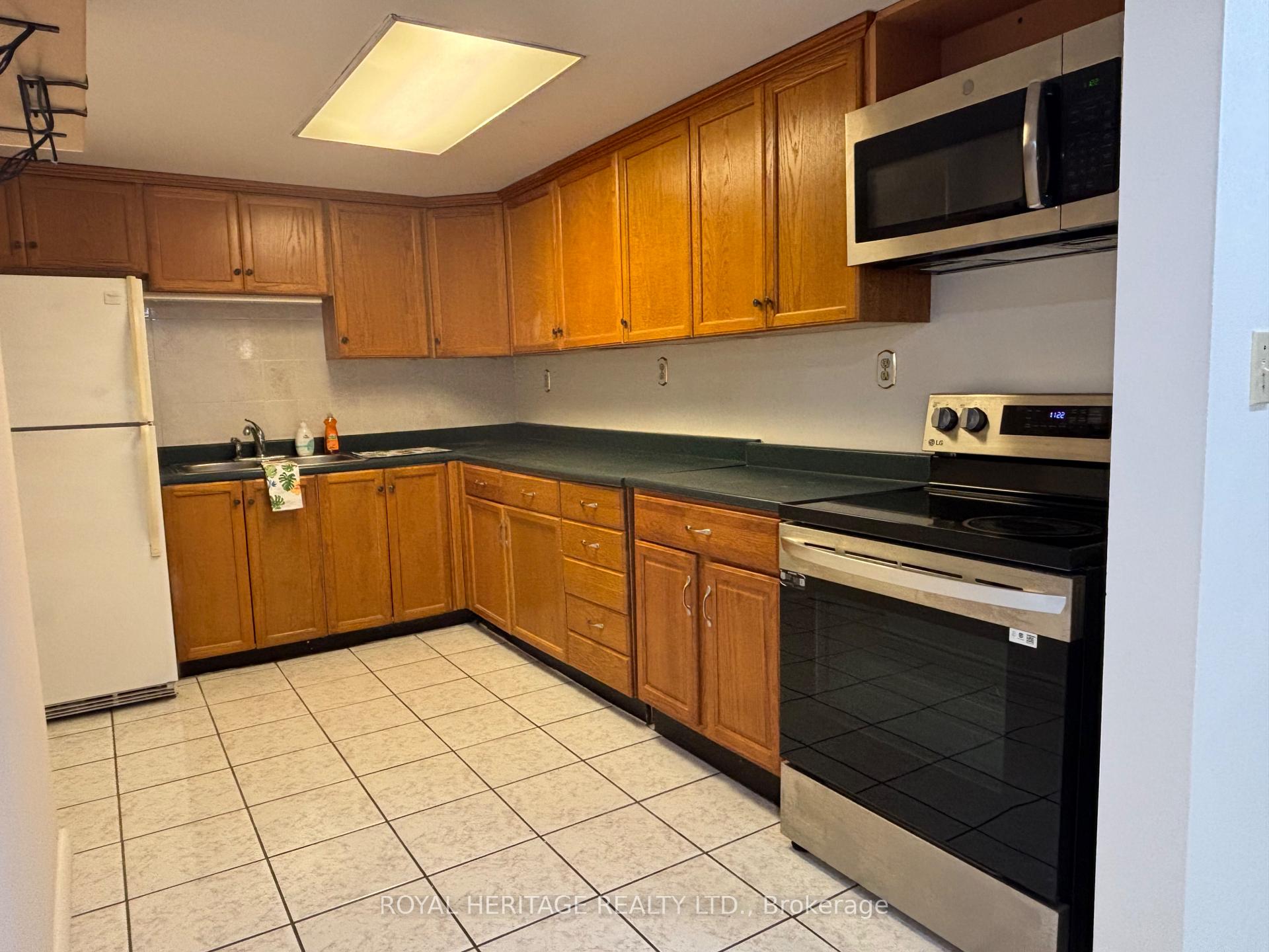 Photo 14 of 9 Dowers Drive, Ajax, Central — HOMEH