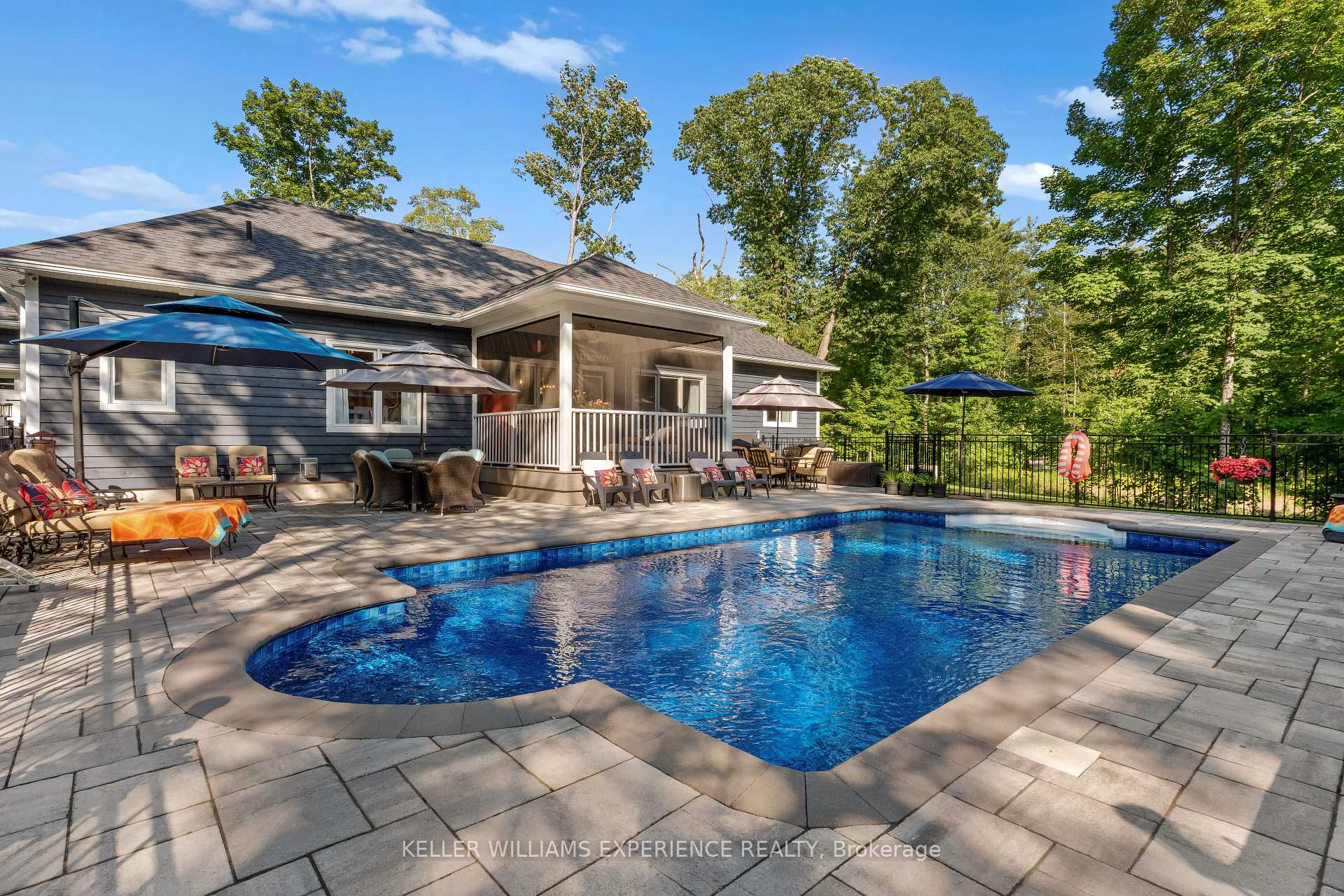 Photo 2 of 1104 Xavier Street, Gravenhurst, Wood (Gravenhurst) — HOMEH