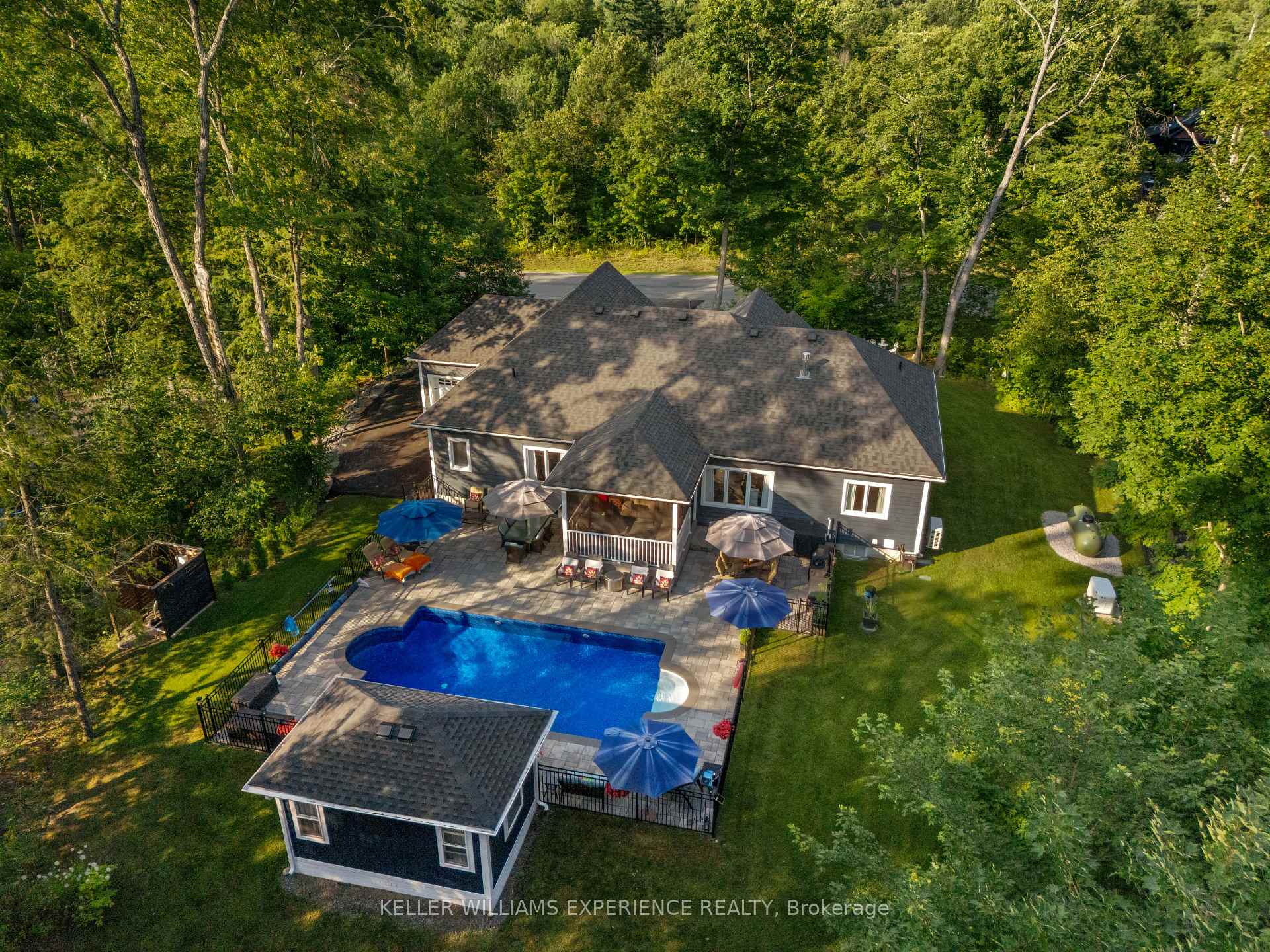 Photo 6 of 1104 Xavier Street, Gravenhurst, Wood (Gravenhurst) — HOMEH