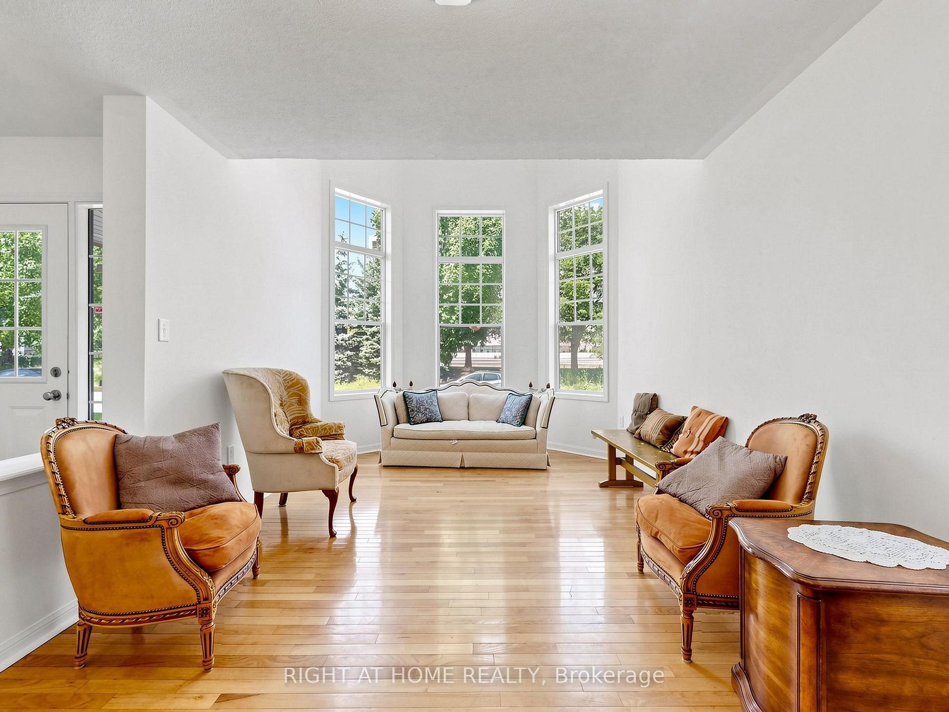 Photo 4 of 3114 Scotscraig Crescent, Oakville, Bronte Creek — HOMEH