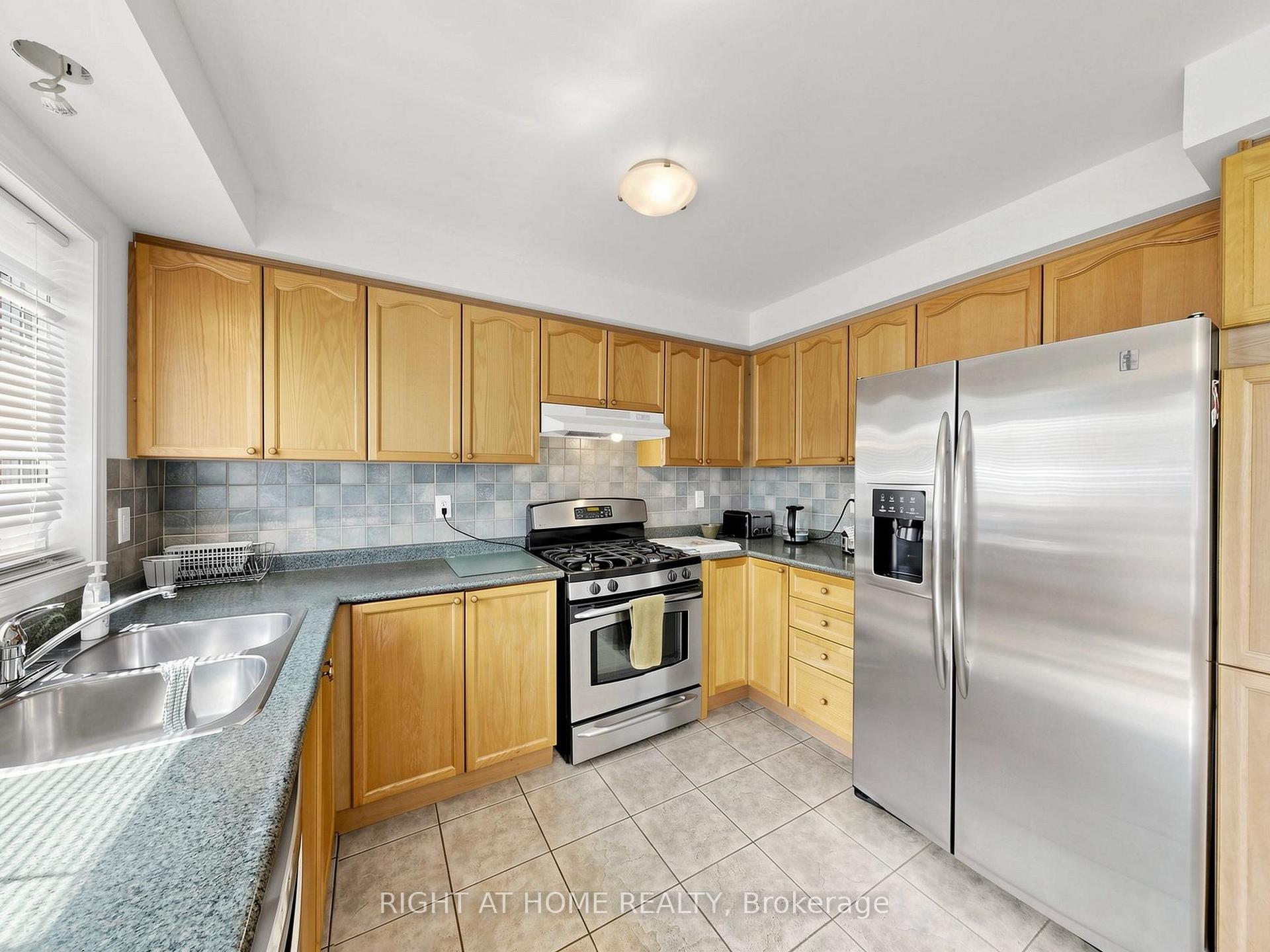 Photo 10 of 3114 Scotscraig Crescent, Oakville, Bronte Creek — HOMEH