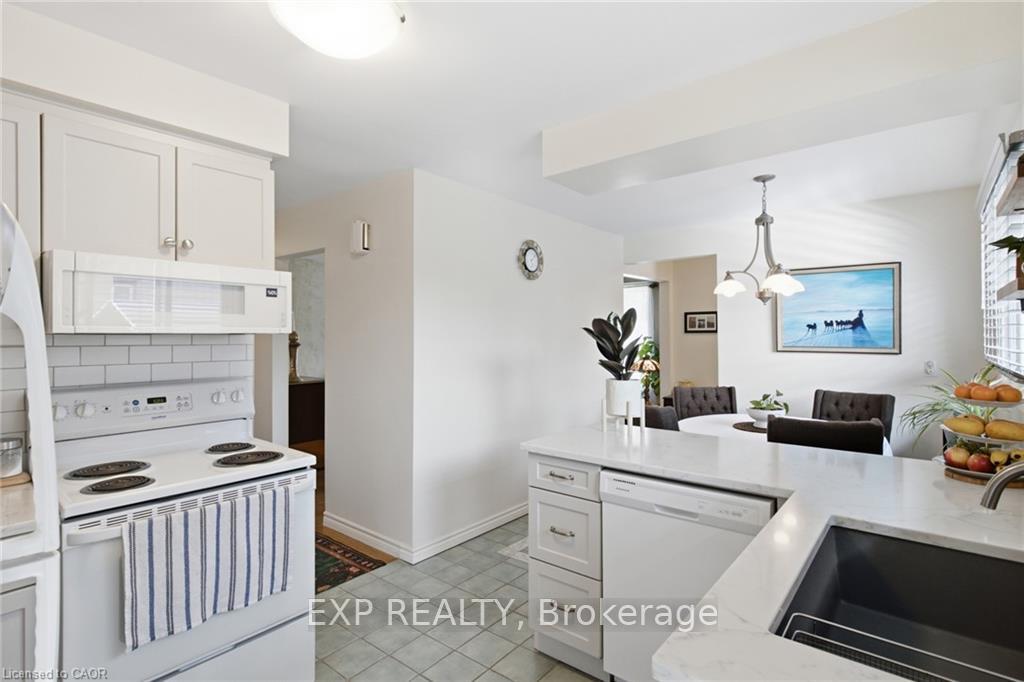 Photo 27 of 11 Summit Crescent, Guelph, Exhibition Park — HOMEH