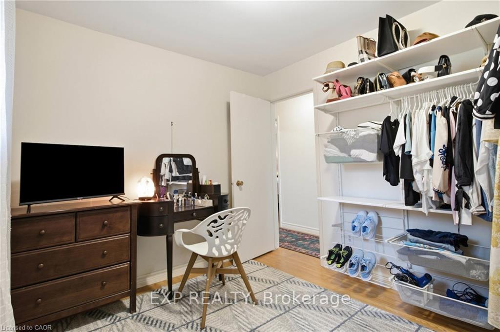 Photo 41 of 11 Summit Crescent, Guelph, Exhibition Park — HOMEH