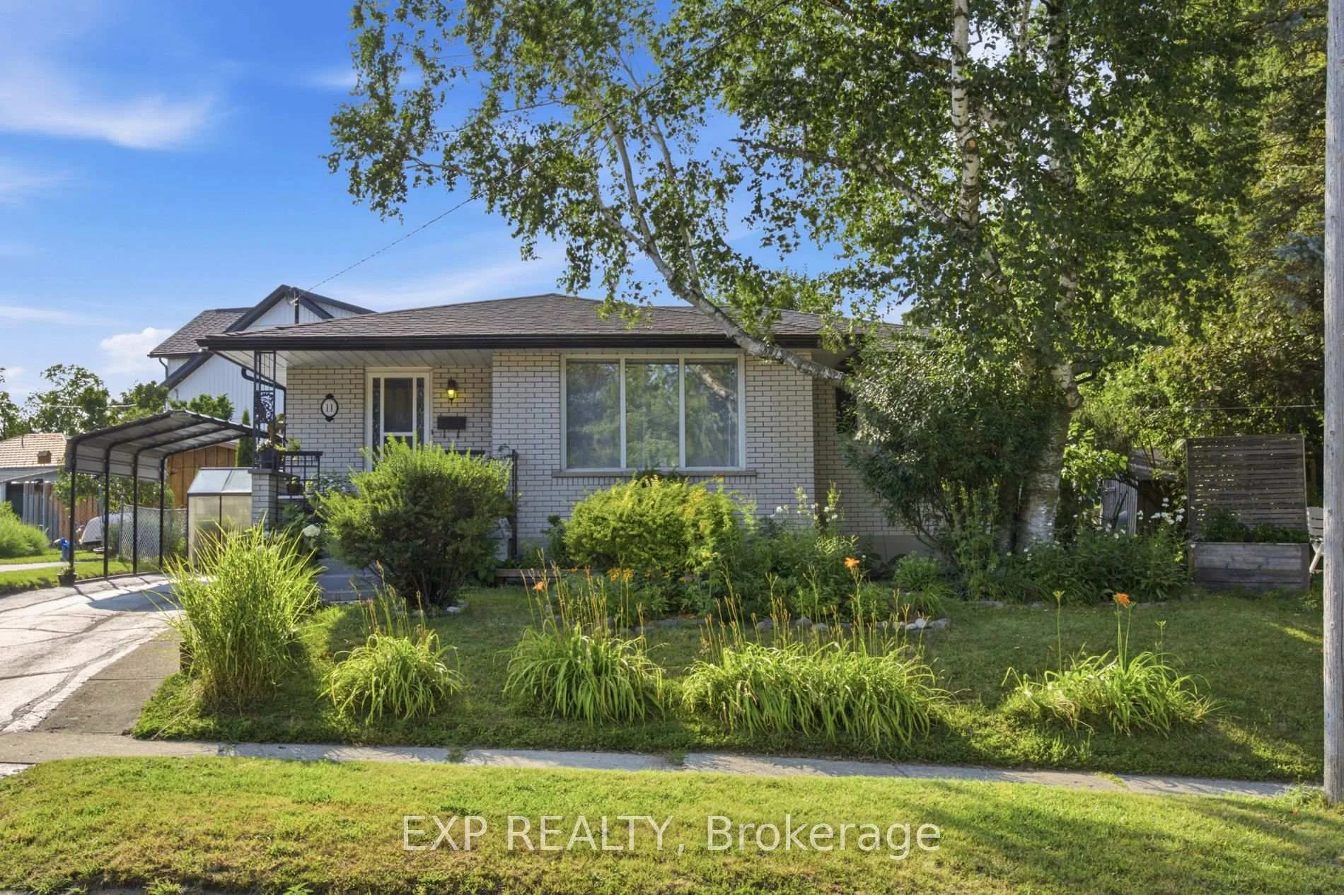 Photo 4 of 11 Summit Crescent, Guelph, Exhibition Park — HOMEH