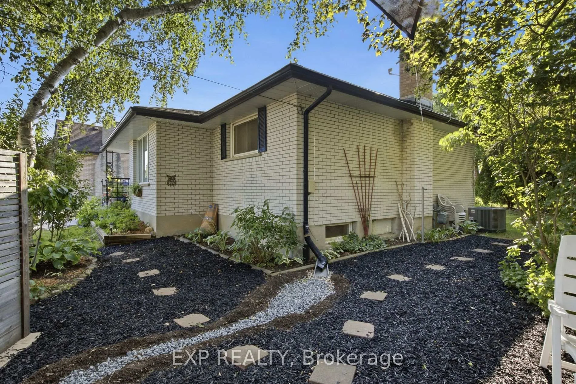 Photo 85 of 11 Summit Crescent, Guelph, Exhibition Park — HOMEH