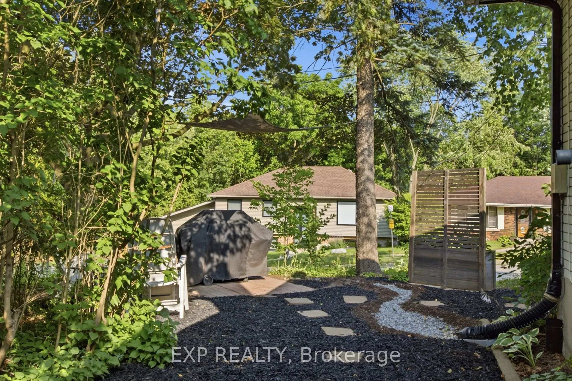 Photo 87 of 11 Summit Crescent, Guelph, Exhibition Park — HOMEH