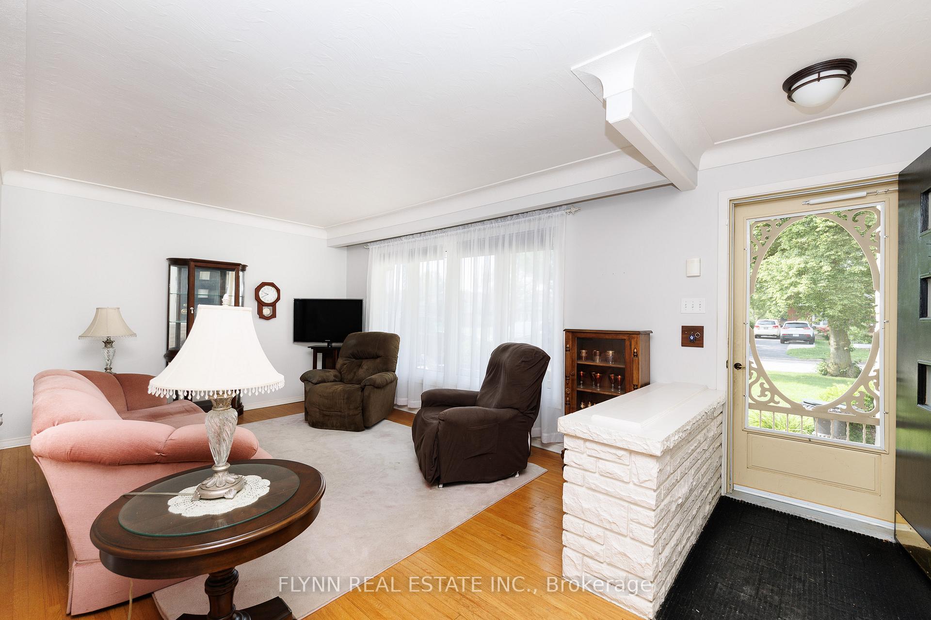Photo 4 of 8968 Banting Avenue, Niagara Falls, Chippawa — HOMEH