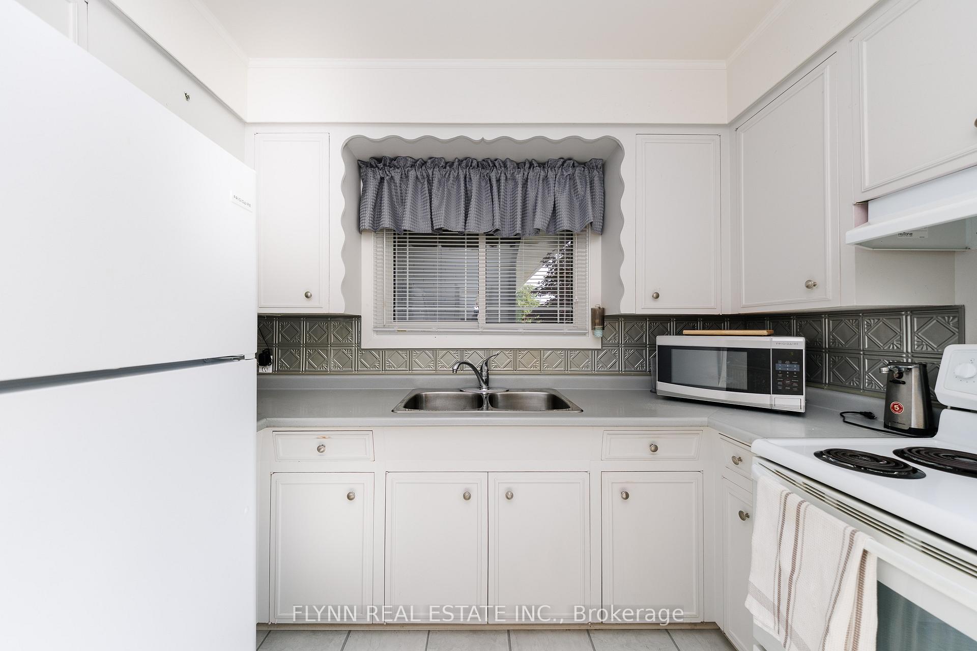 Photo 11 of 8968 Banting Avenue, Niagara Falls, Chippawa — HOMEH