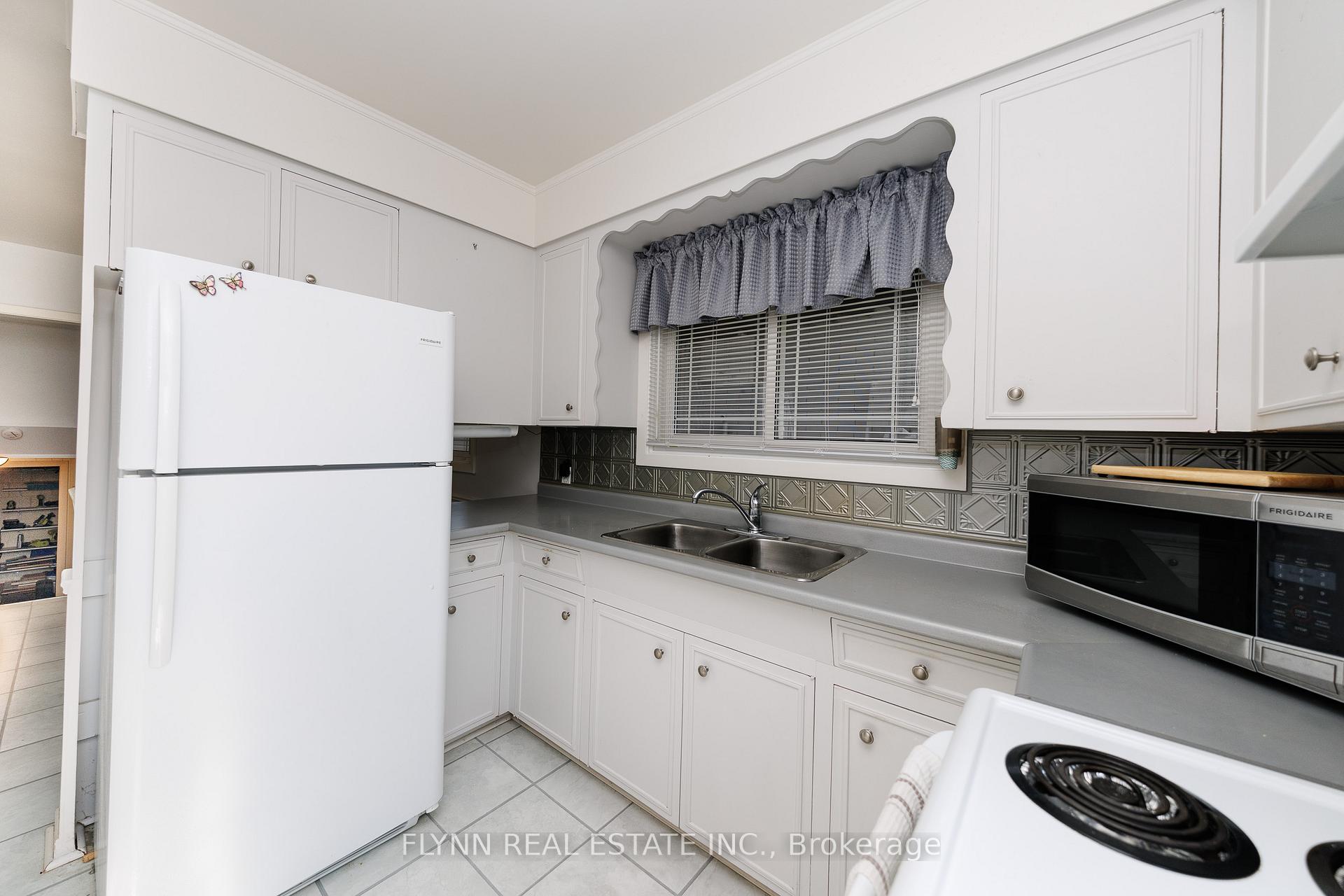 Photo 12 of 8968 Banting Avenue, Niagara Falls, Chippawa — HOMEH