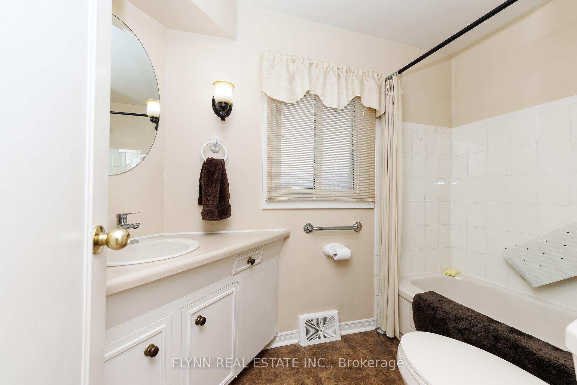 Photo 17 of 8968 Banting Avenue, Niagara Falls, Chippawa — HOMEH