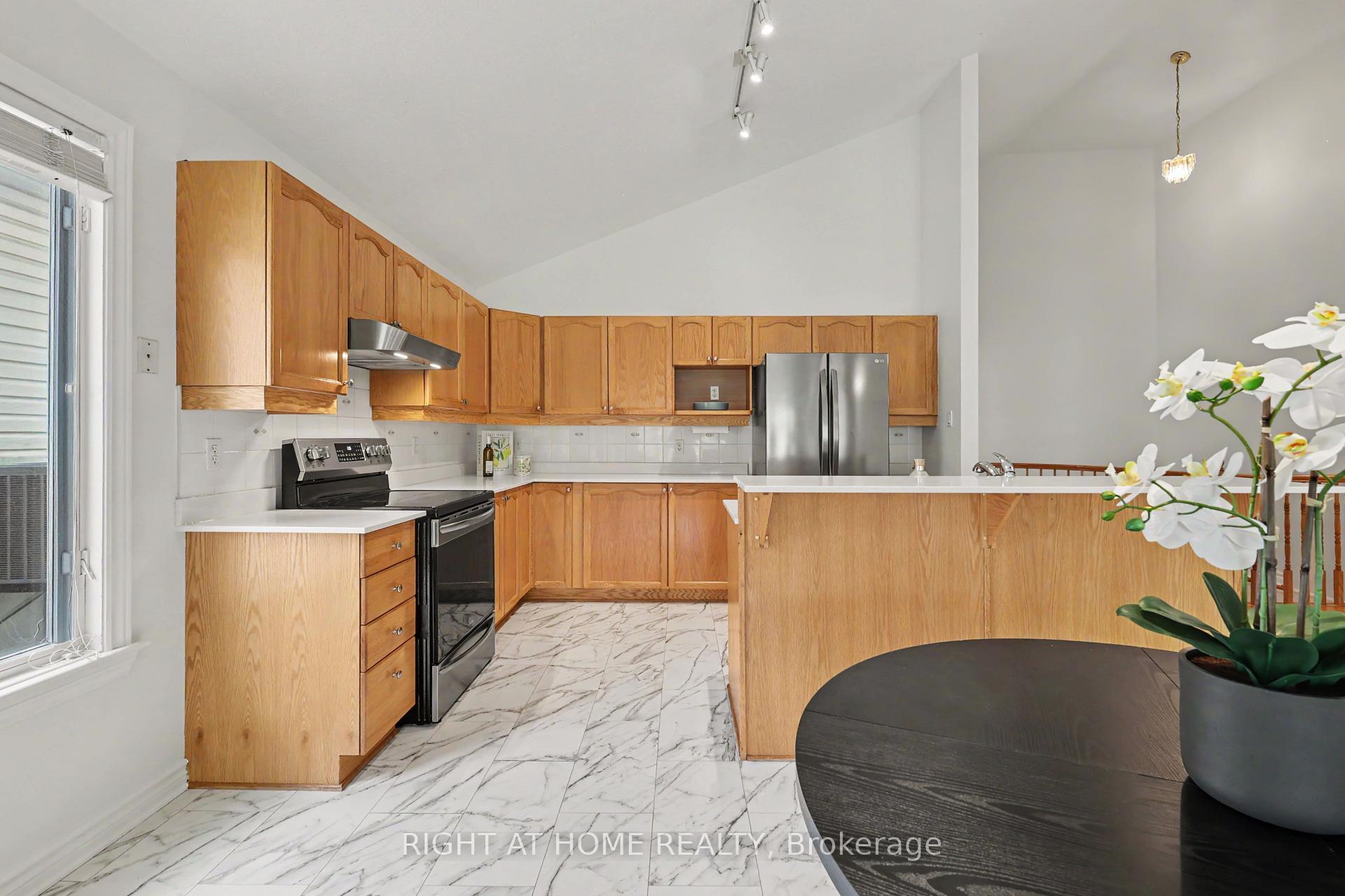 Photo 12 of 54 Fieldcrest Avenue, Ottawa, Barrhaven - Longfields — HOMEH