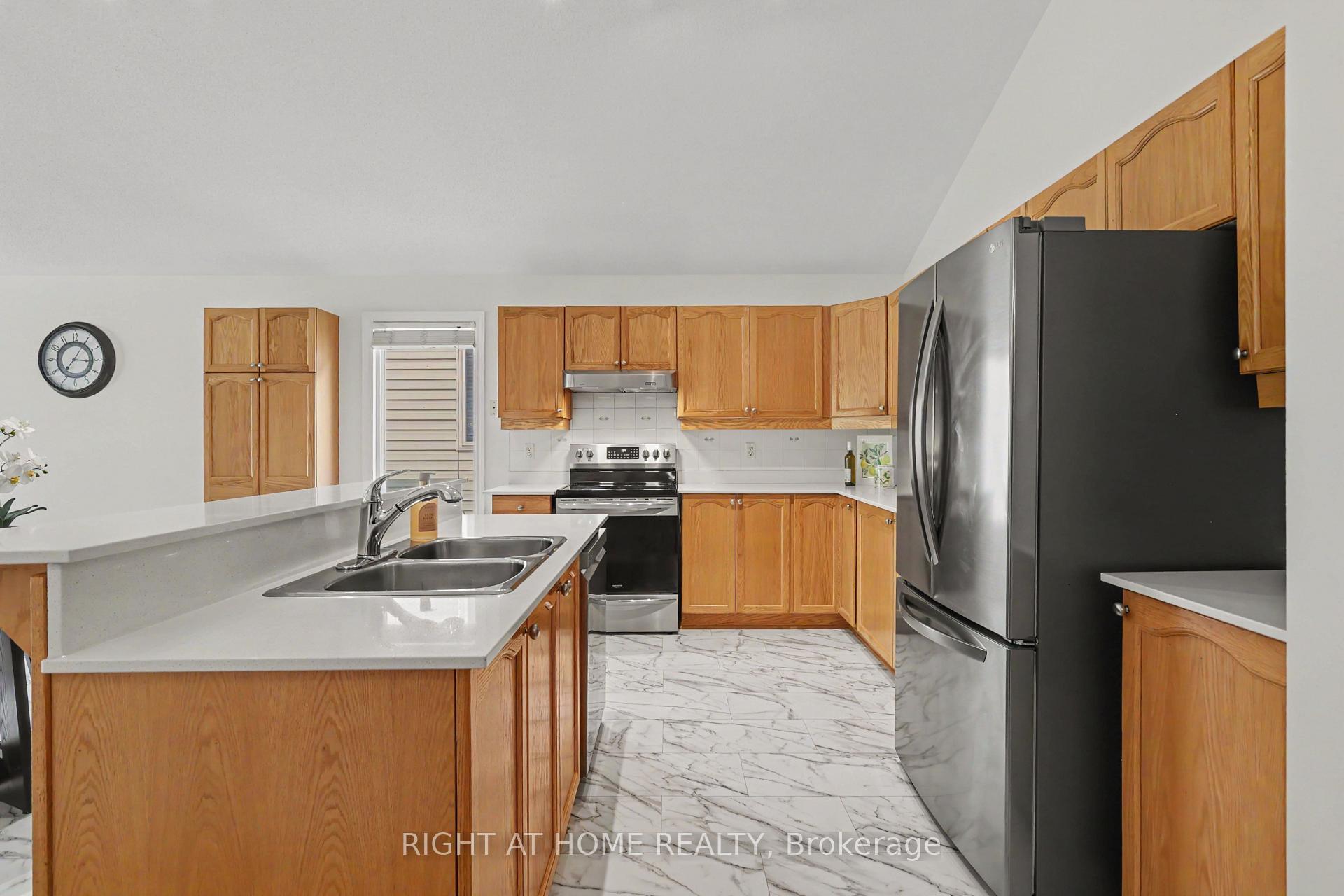 Photo 13 of 54 Fieldcrest Avenue, Ottawa, Barrhaven - Longfields — HOMEH