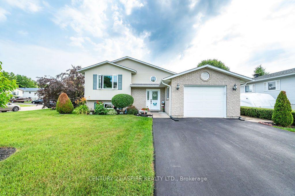 Photo 1 of 3 Highland Park Drive, Petawawa, Petawawa — HOMEH