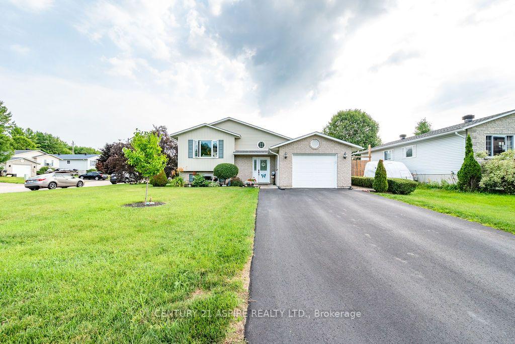 Photo 2 of 3 Highland Park Drive, Petawawa, Petawawa — HOMEH