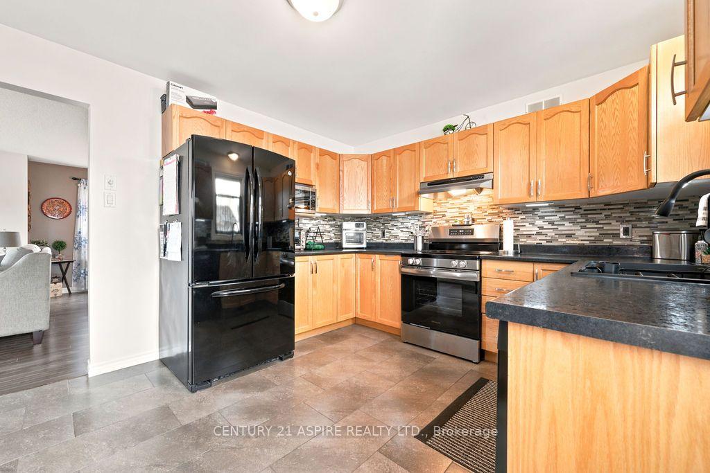 Photo 13 of 3 Highland Park Drive, Petawawa, Petawawa — HOMEH