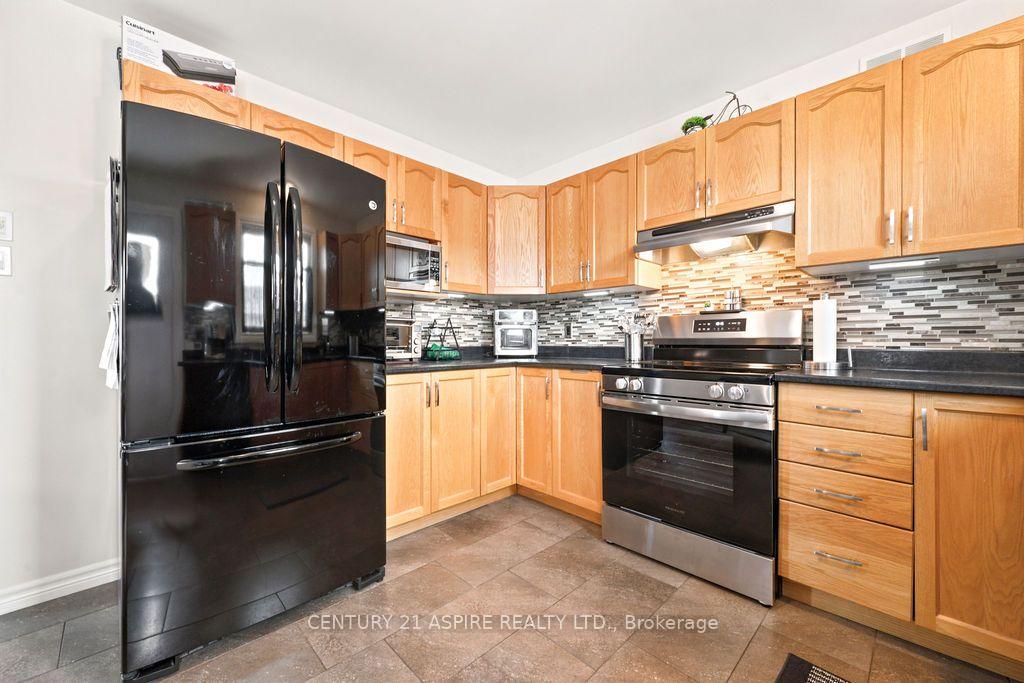 Photo 14 of 3 Highland Park Drive, Petawawa, Petawawa — HOMEH