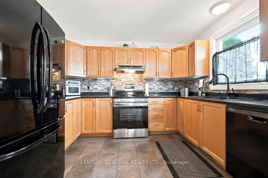 Photo 15 of 3 Highland Park Drive, Petawawa, Petawawa — HOMEH
