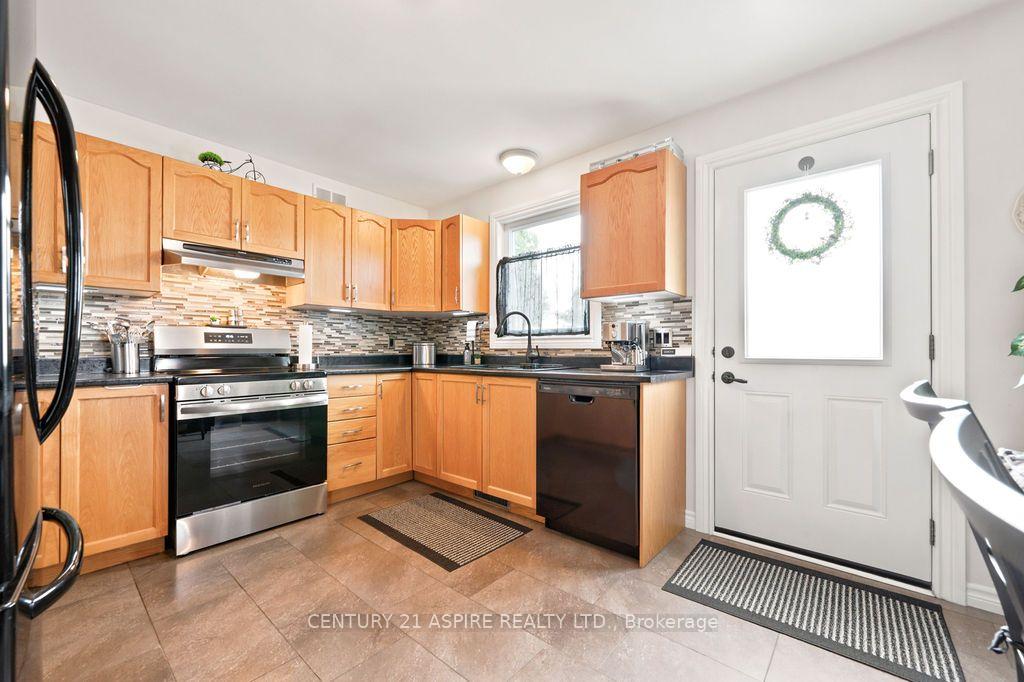 Photo 16 of 3 Highland Park Drive, Petawawa, Petawawa — HOMEH