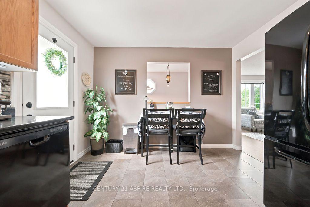Photo 17 of 3 Highland Park Drive, Petawawa, Petawawa — HOMEH