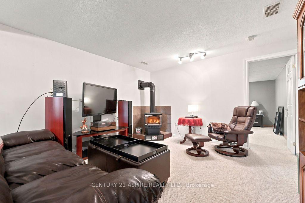 Photo 29 of 3 Highland Park Drive, Petawawa, Petawawa — HOMEH