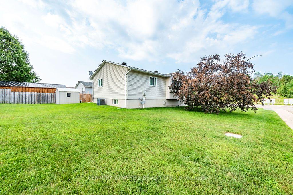 Photo 44 of 3 Highland Park Drive, Petawawa, Petawawa — HOMEH