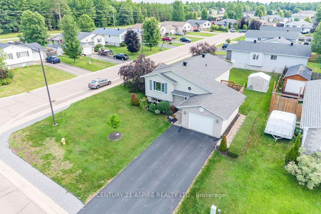 Photo 45 of 3 Highland Park Drive, Petawawa, Petawawa — HOMEH