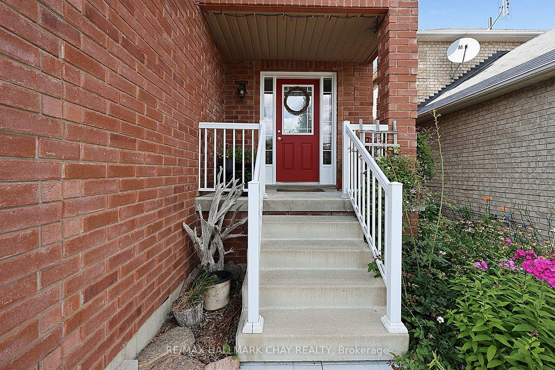 Photo 2 of 1426 Benson Street, Innisfil, Alcona — HOMEH