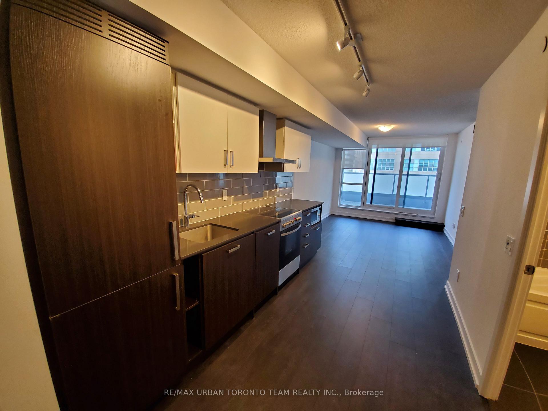 Photo 3 of Unit 308, 125 Redpath Avenue, Toronto, Mount Pleasant East — HOMEH