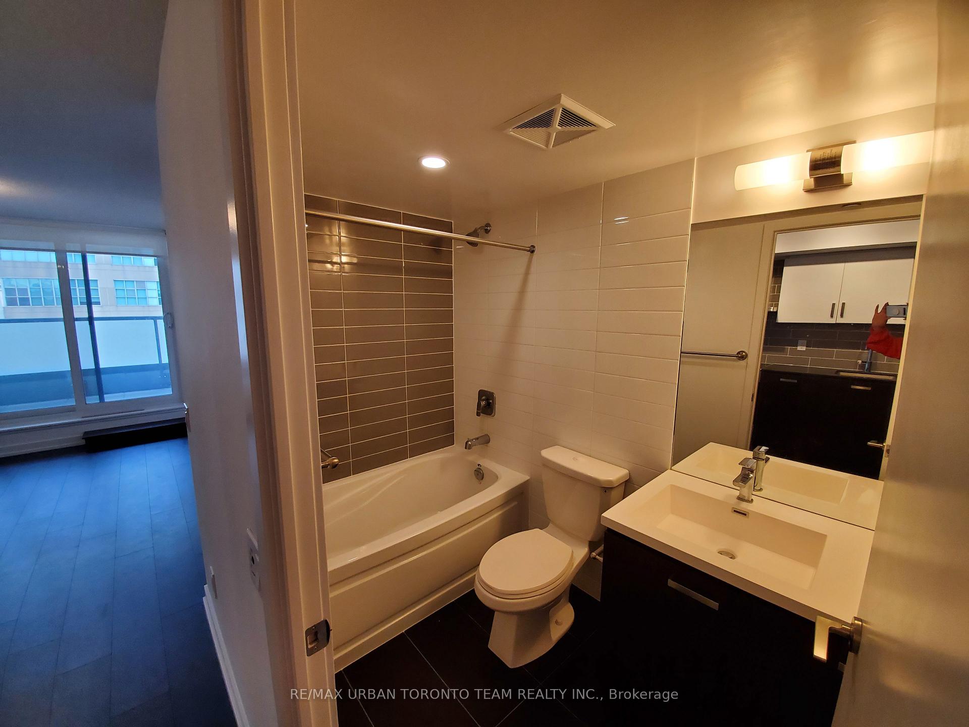 Photo 8 of Unit 308, 125 Redpath Avenue, Toronto, Mount Pleasant East — HOMEH