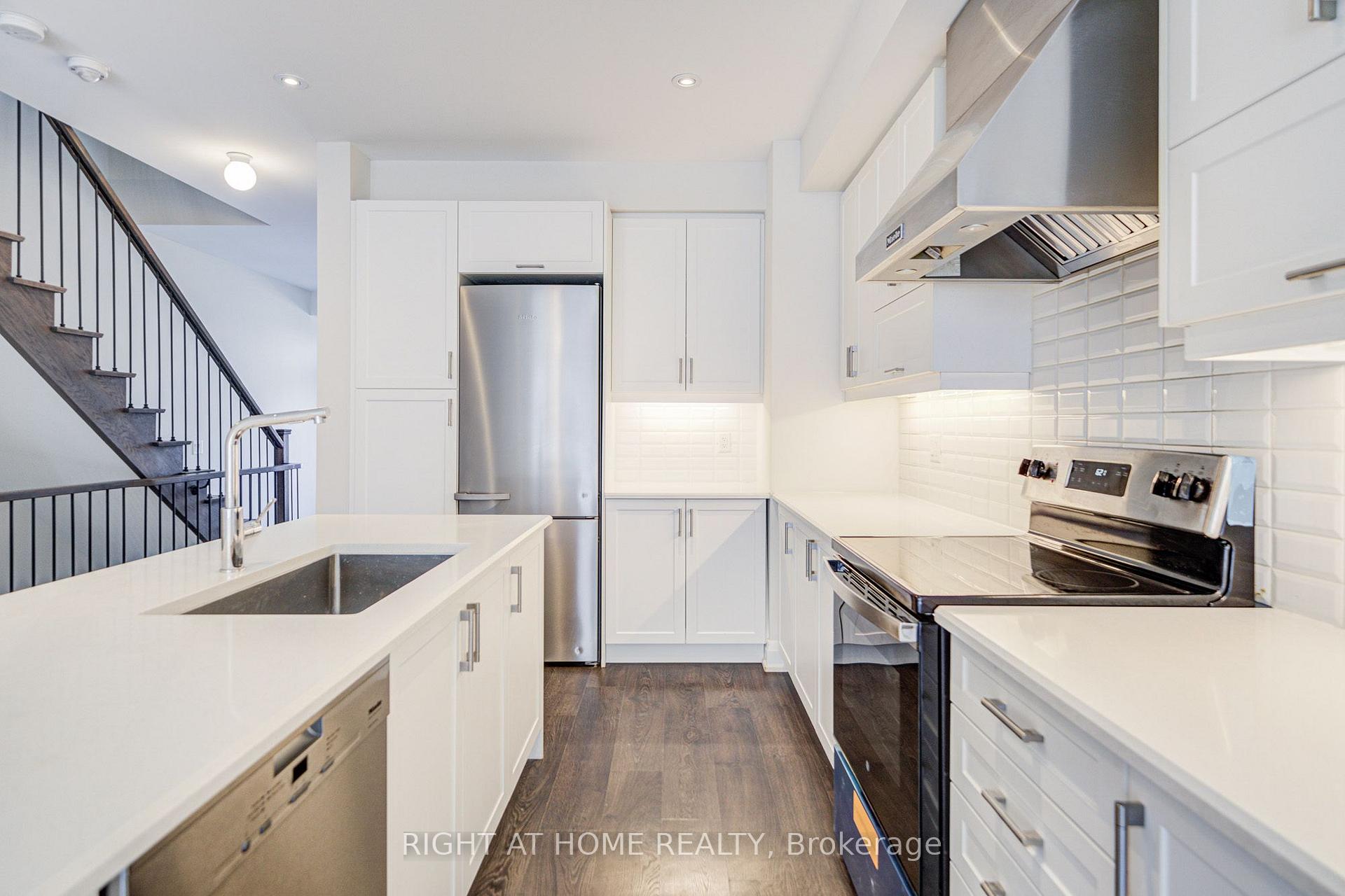 Photo 4 of Unit Unit 3C, 33 John Stocks Way, Markham, Thornhill — HOMEH