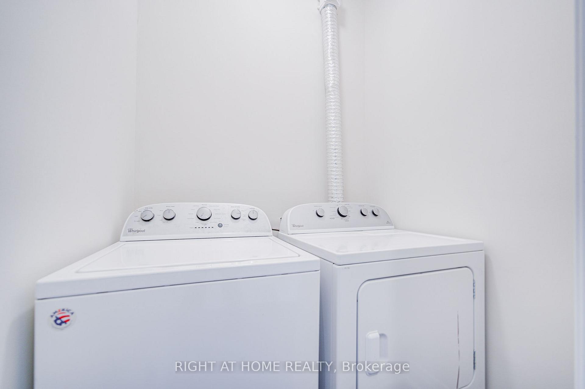 Photo 5 of Unit Unit 3C, 33 John Stocks Way, Markham, Thornhill — HOMEH