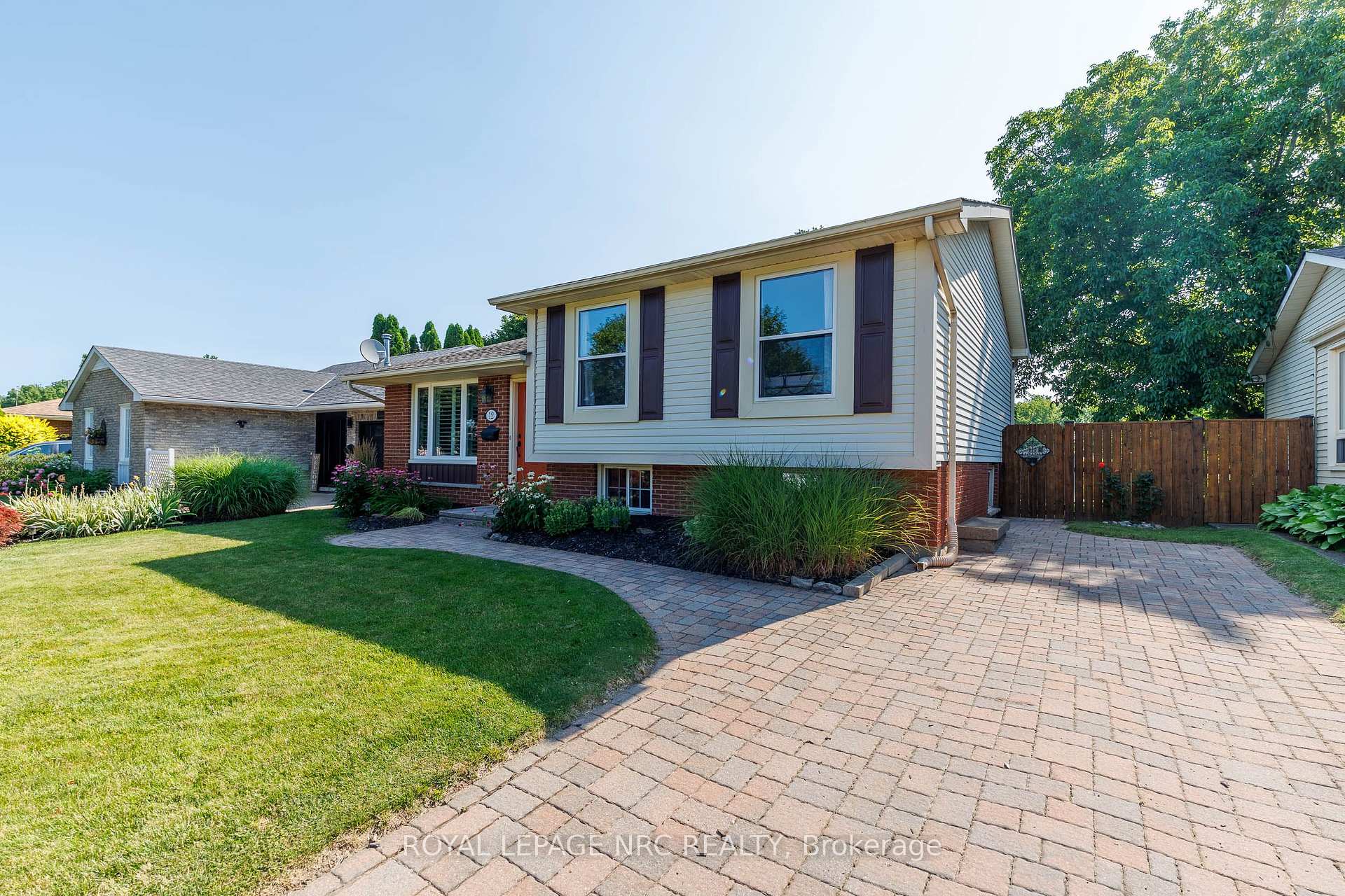 Photo 3 of 12 Willcher Drive, St. Catharines, Lakeshore — HOMEH