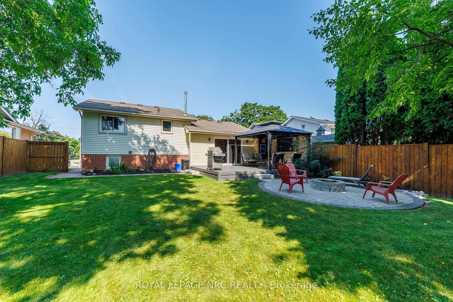 Photo 4 of 12 Willcher Drive, St. Catharines, Lakeshore — HOMEH