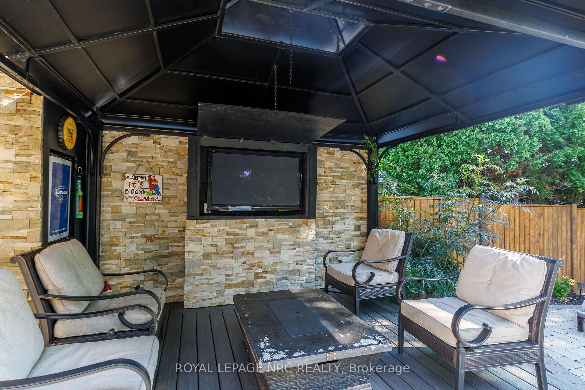 Photo 9 of 12 Willcher Drive, St. Catharines, Lakeshore — HOMEH