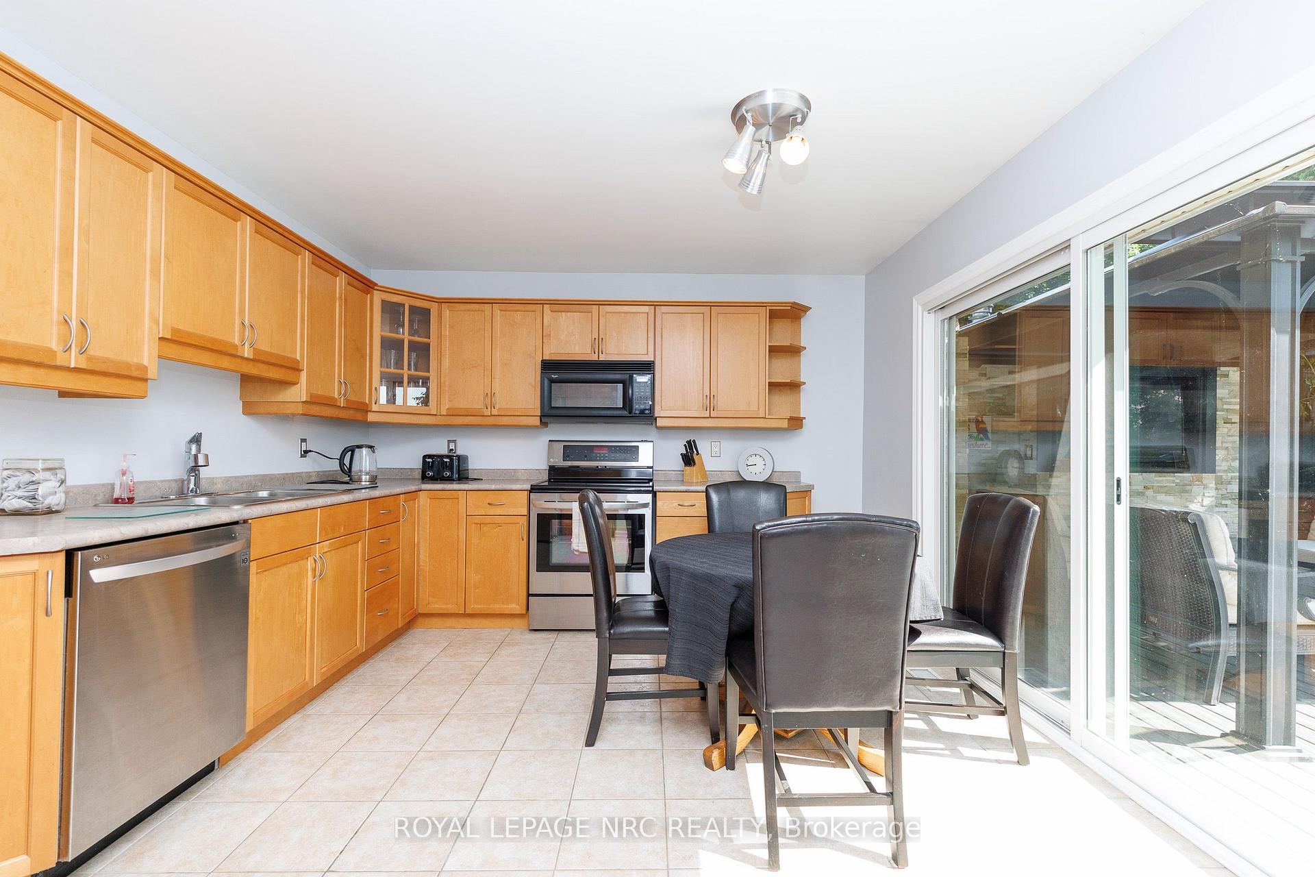 Photo 16 of 12 Willcher Drive, St. Catharines, Lakeshore — HOMEH