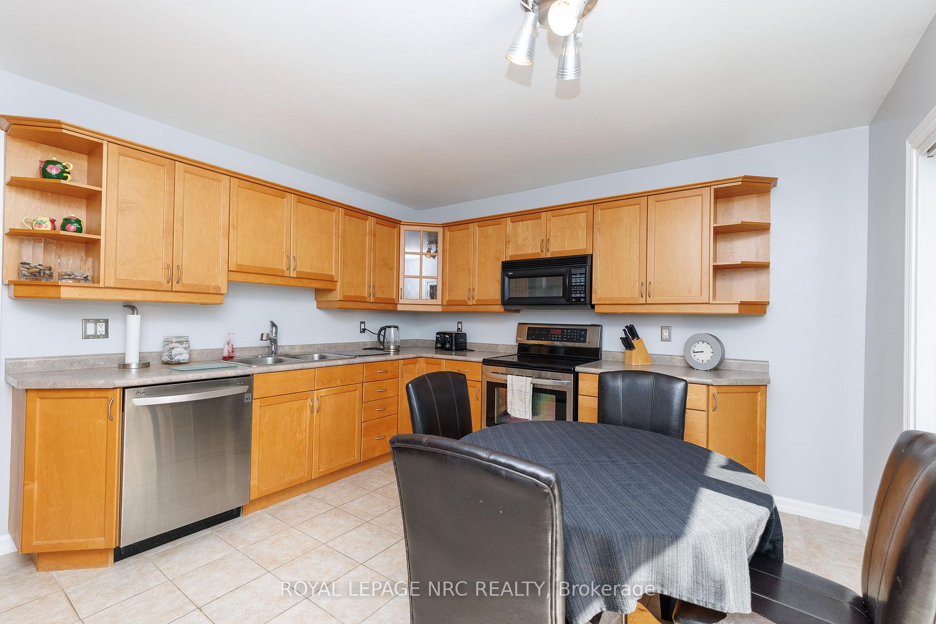 Photo 17 of 12 Willcher Drive, St. Catharines, Lakeshore — HOMEH