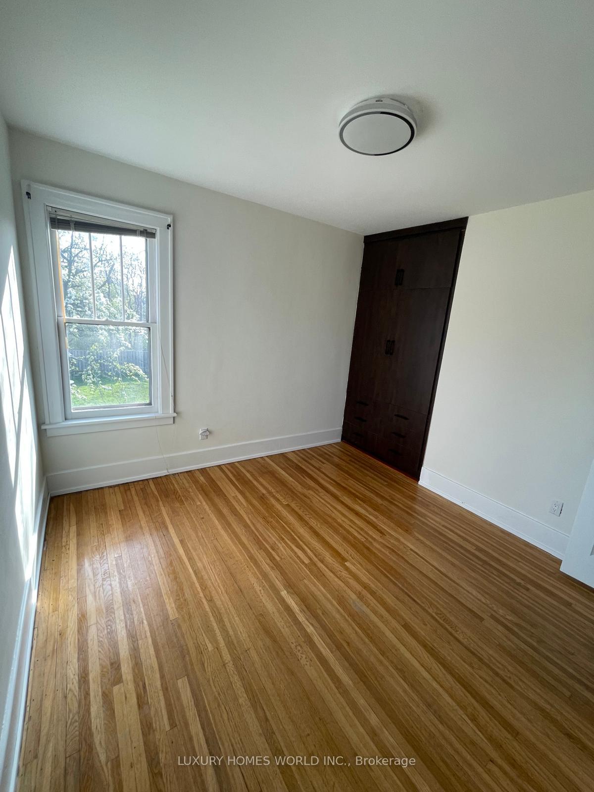 Photo 14 of 478-480 Cameron Avenue N, Windsor — HOMEH