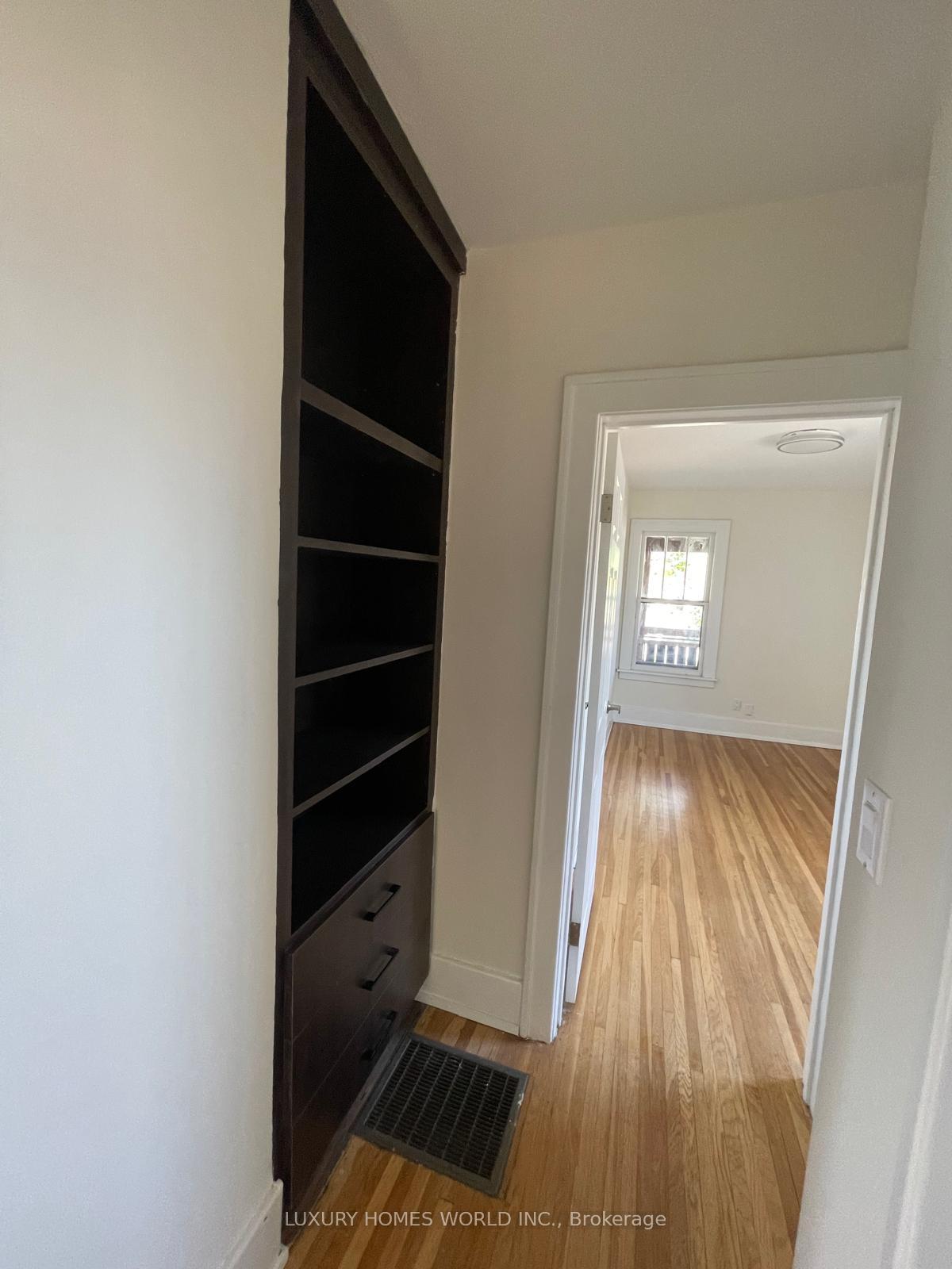 Photo 16 of 478-480 Cameron Avenue N, Windsor — HOMEH