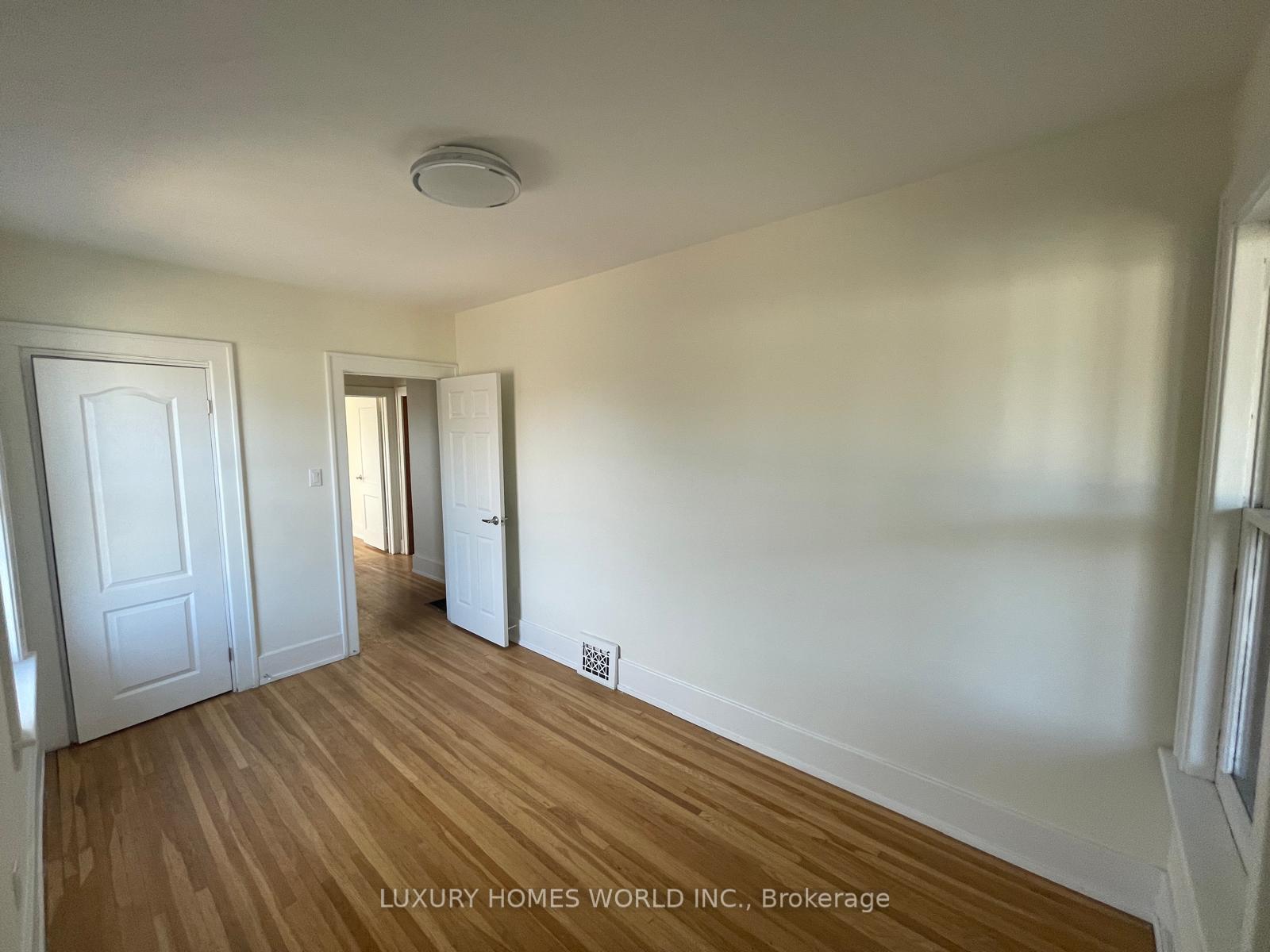 Photo 17 of 478-480 Cameron Avenue N, Windsor — HOMEH