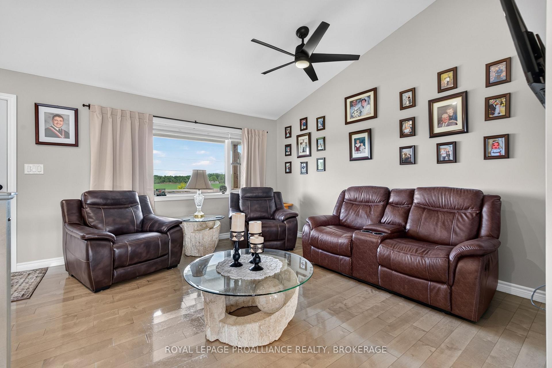 Photo 10 of 3160 McConnell Road, Loyalist, Lennox and Addington - South — HOMEH