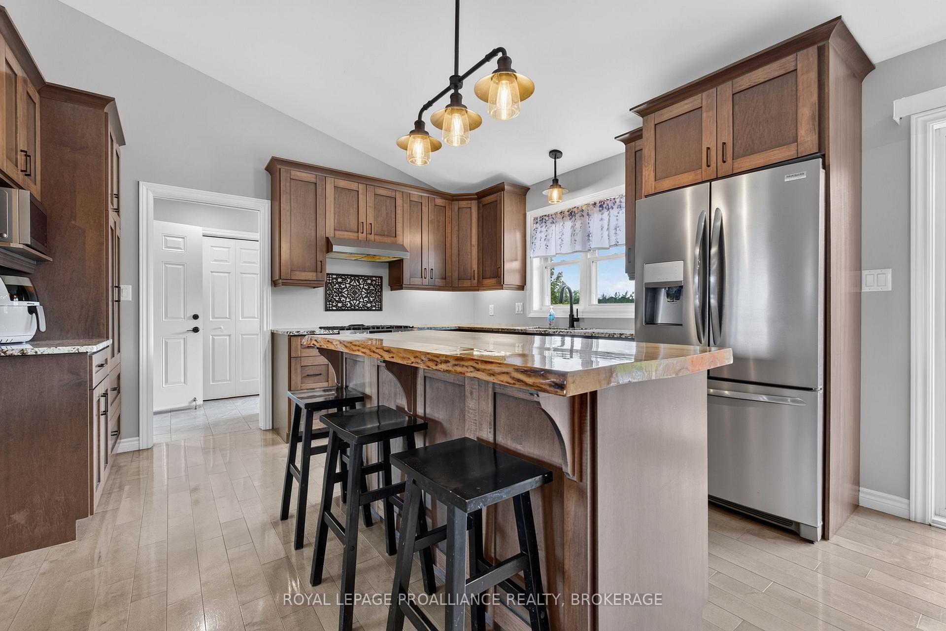 Photo 13 of 3160 McConnell Road, Loyalist, Lennox and Addington - South — HOMEH