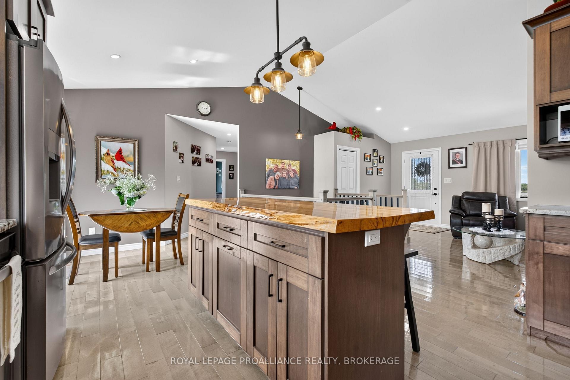 Photo 16 of 3160 McConnell Road, Loyalist, Lennox and Addington - South — HOMEH