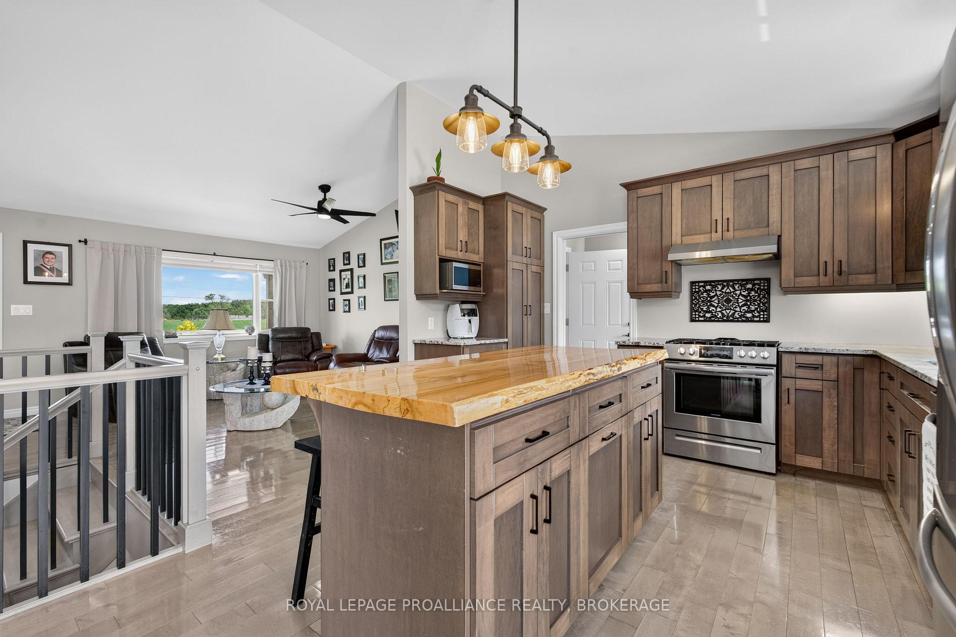 Photo 18 of 3160 McConnell Road, Loyalist, Lennox and Addington - South — HOMEH