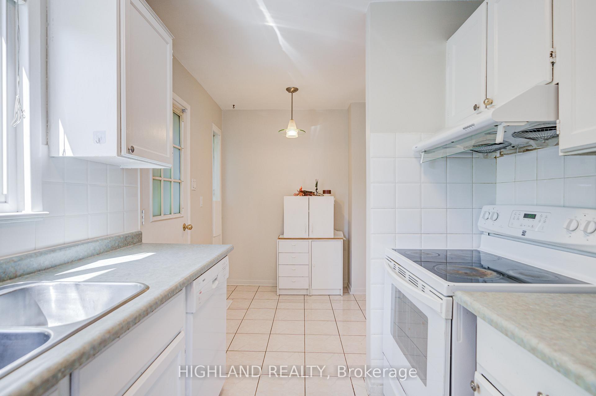 Photo 13 of 2075 South Millway, Mississauga, Erin Mills — HOMEH