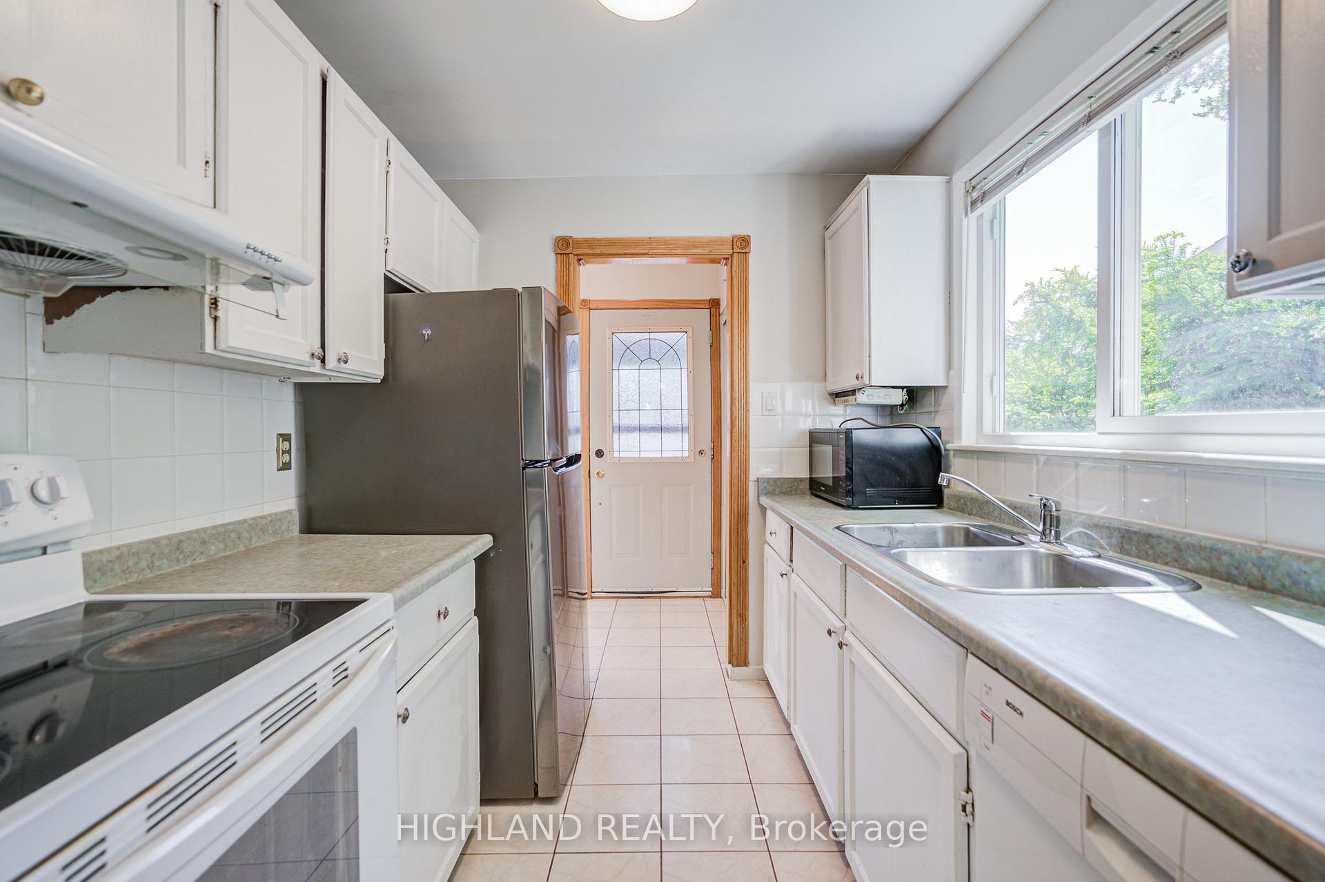 Photo 15 of 2075 South Millway, Mississauga, Erin Mills — HOMEH
