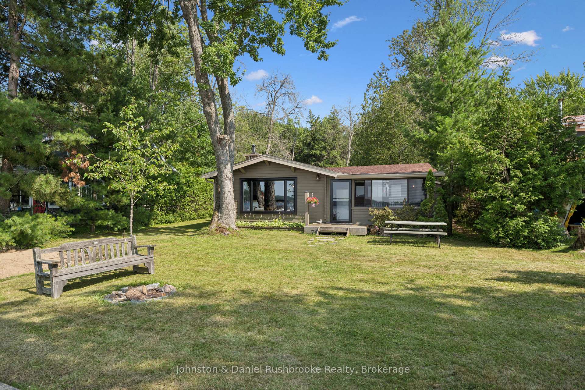 Photo 2 of 1046 Golden Point Road W, Bracebridge, Monck (Bracebridge) — HOMEH
